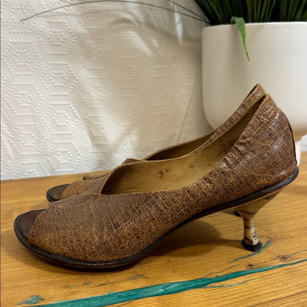 Brown Peep-Toe Kitten Heel Pumps - Picture 5 of 8